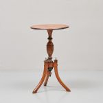 1073 9243 PEDESTAL TABLE